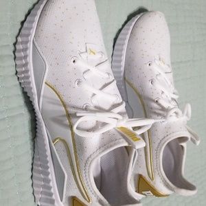 Puma sneakers mean US size 9